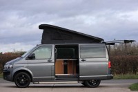 VOLKSWAGEN TRANSPORTER SHUTTLE