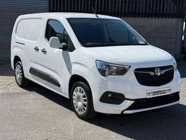 VAUXHALL COMBO 1.5 Turbo D 2300 Sportive