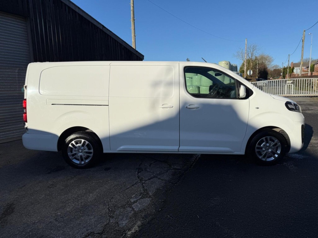 VAUXHALL VIVARO