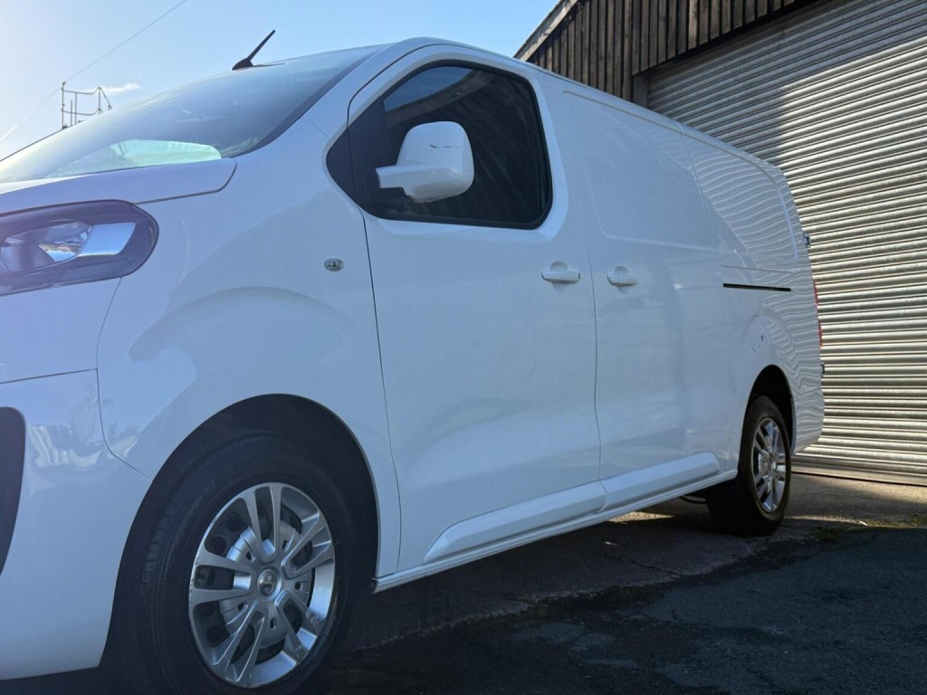VAUXHALL VIVARO