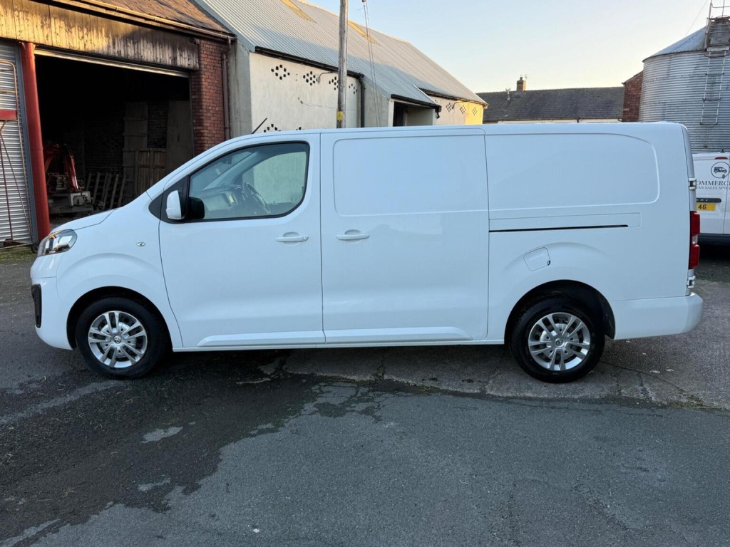 VAUXHALL VIVARO