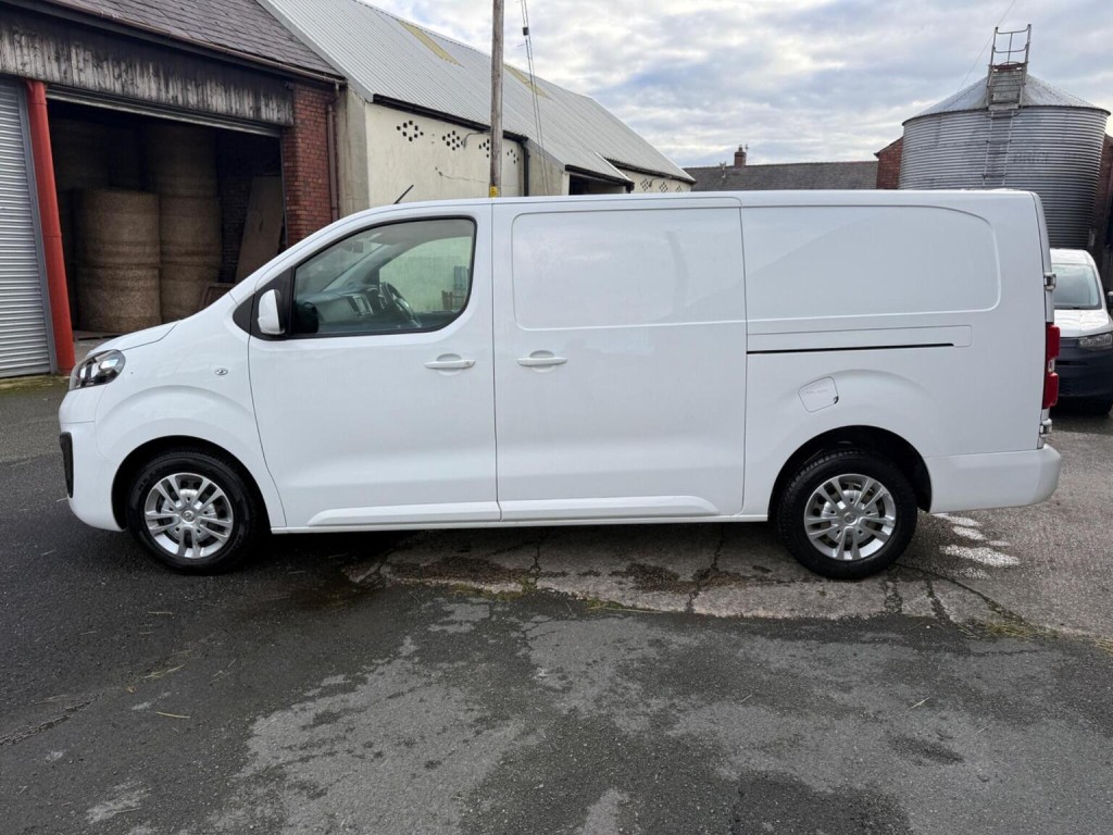 VAUXHALL VIVARO
