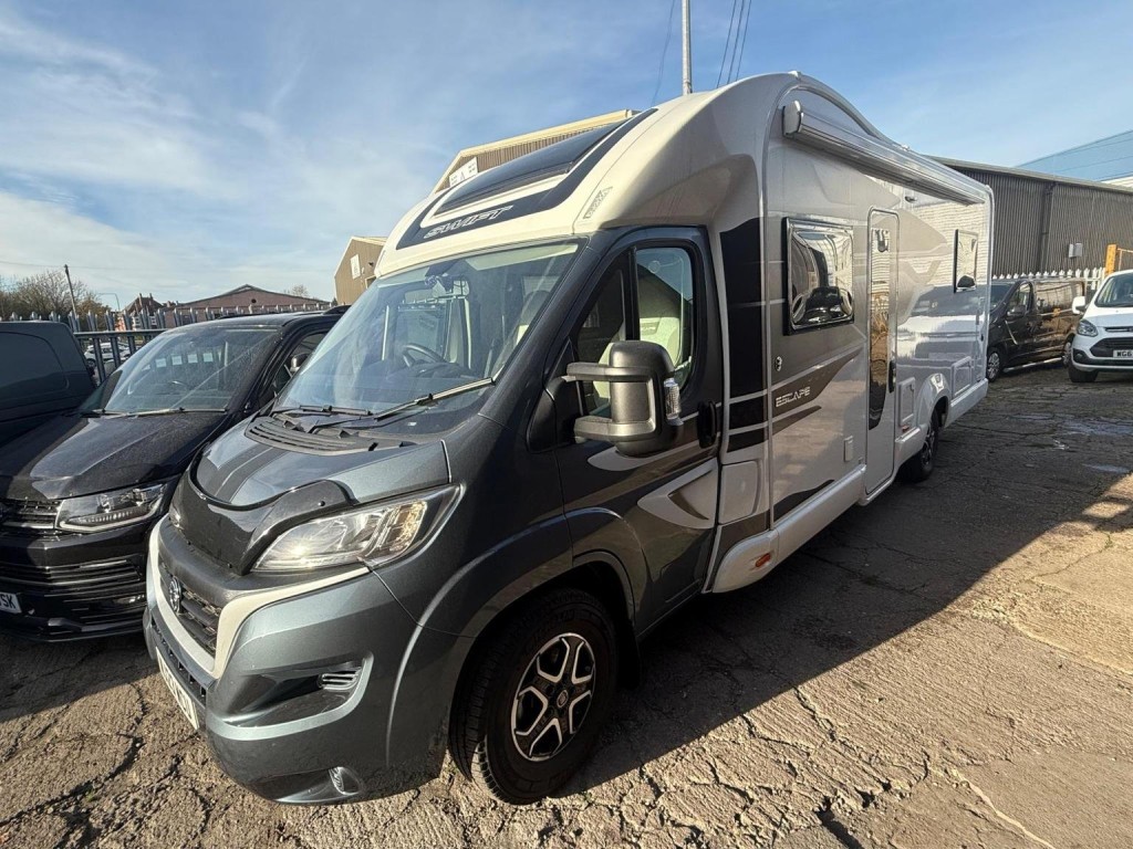SWIFT ESCAPE 674