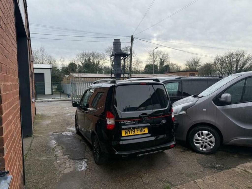 FORD TRANSIT COURIER