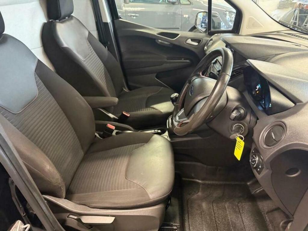 FORD TRANSIT COURIER