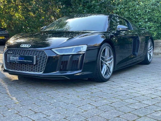 AUDI R8