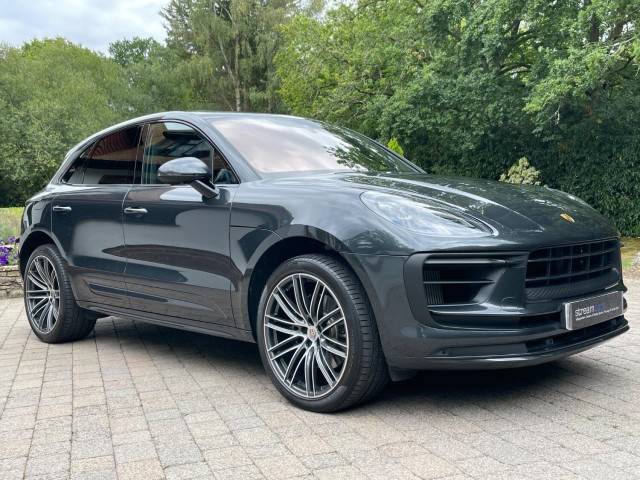 PORSCHE MACAN