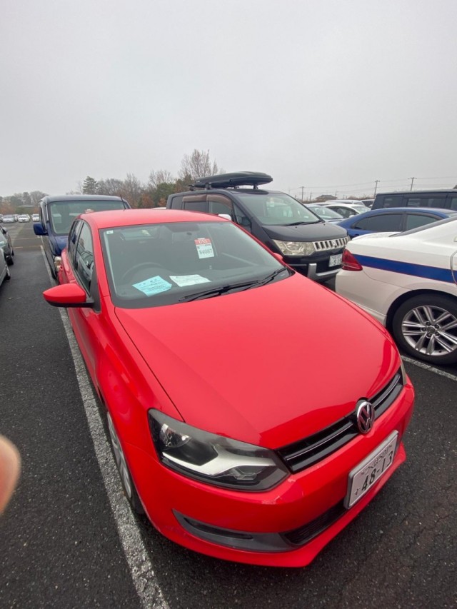 VOLKSWAGEN POLO