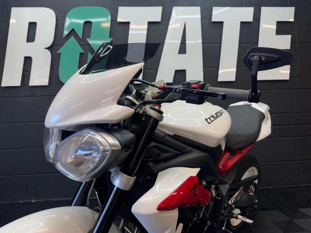 TRIUMPH STREET TRIPLE 675