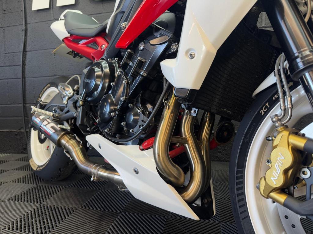 TRIUMPH STREET TRIPLE 675