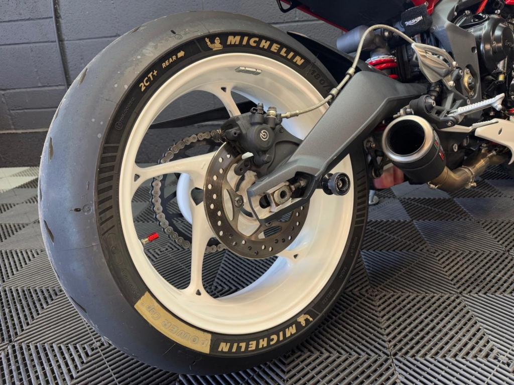 TRIUMPH STREET TRIPLE 675