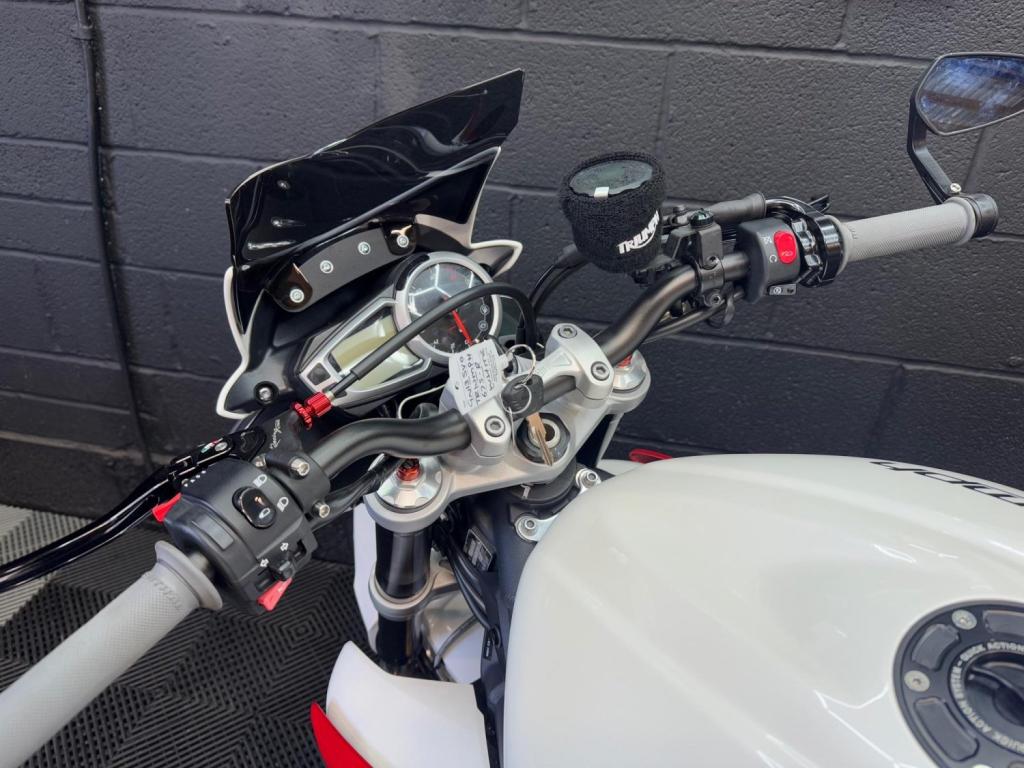 TRIUMPH STREET TRIPLE 675