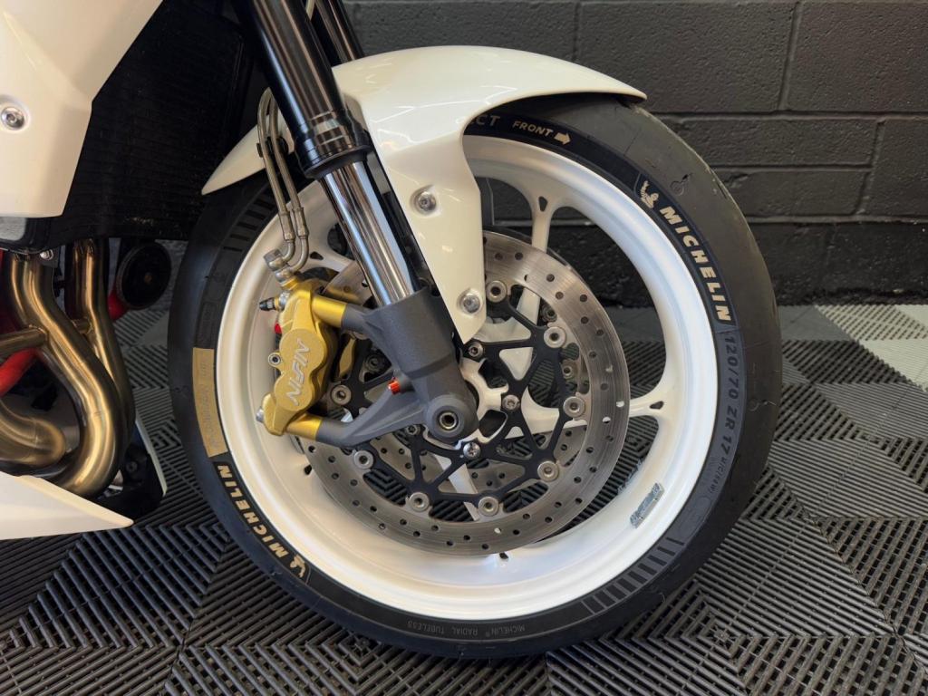 TRIUMPH STREET TRIPLE 675