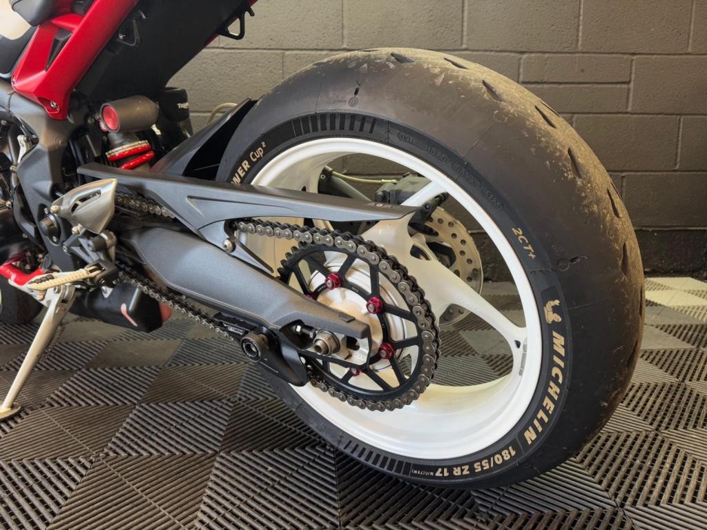 TRIUMPH STREET TRIPLE 675