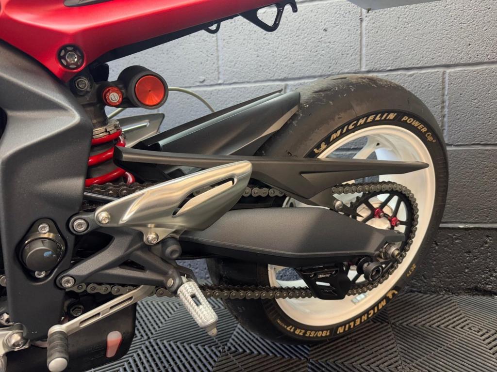 TRIUMPH STREET TRIPLE 675