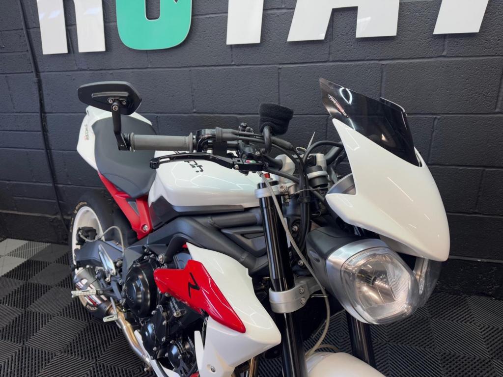 TRIUMPH STREET TRIPLE 675