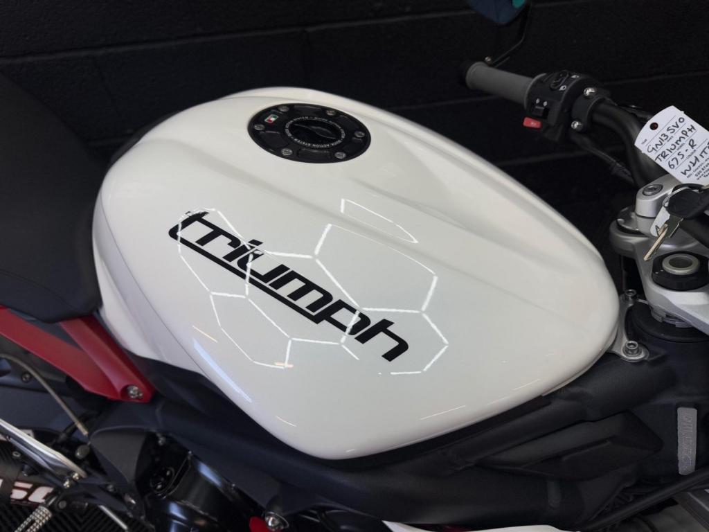 TRIUMPH STREET TRIPLE 675