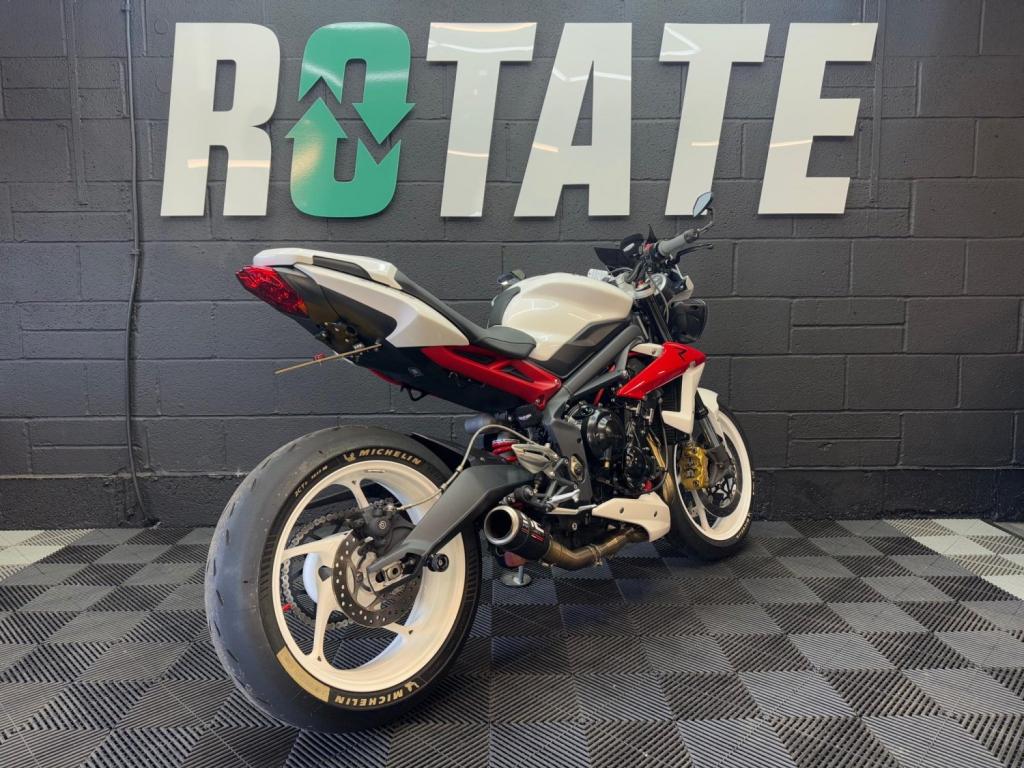 TRIUMPH STREET TRIPLE 675