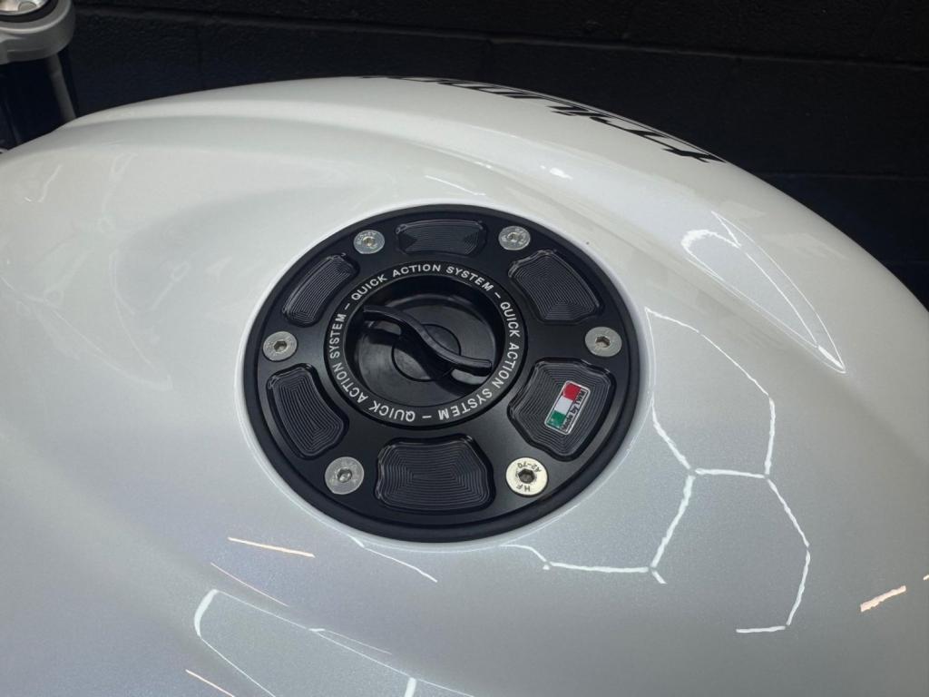 TRIUMPH STREET TRIPLE 675