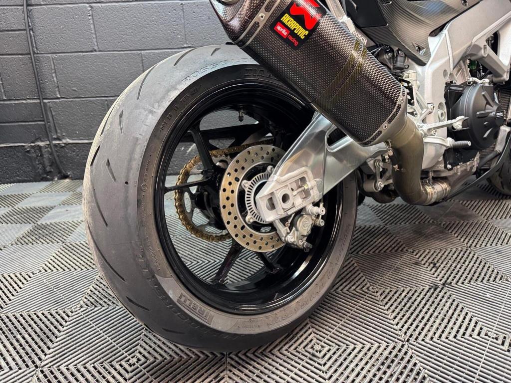 APRILIA Tuono 1100 V4