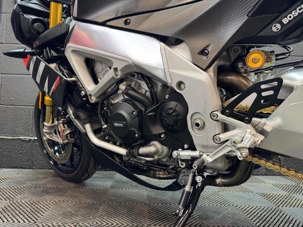 APRILIA Tuono 1100 V4