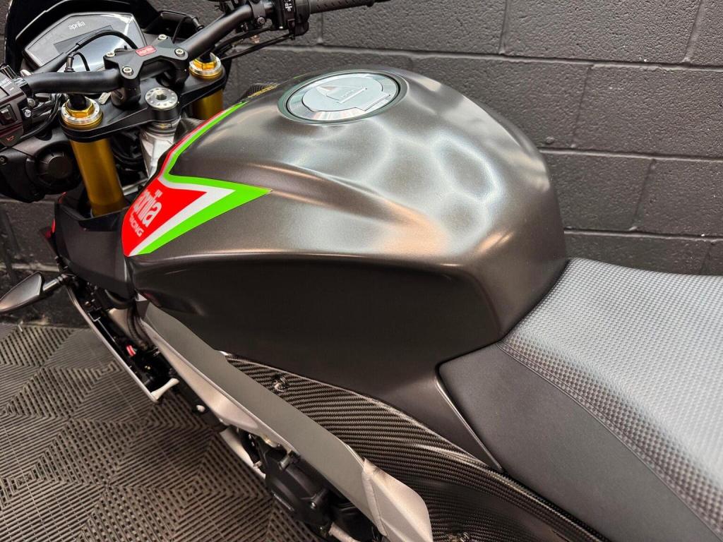 APRILIA Tuono 1100 V4