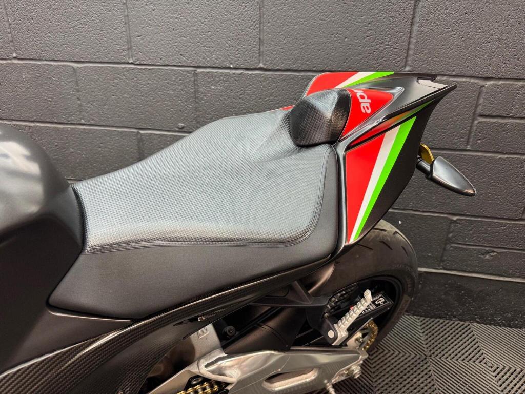 APRILIA Tuono 1100 V4