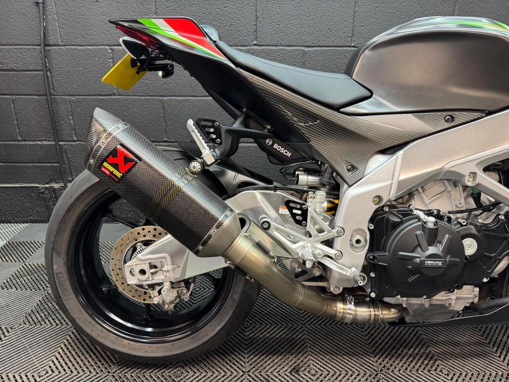 APRILIA Tuono 1100 V4