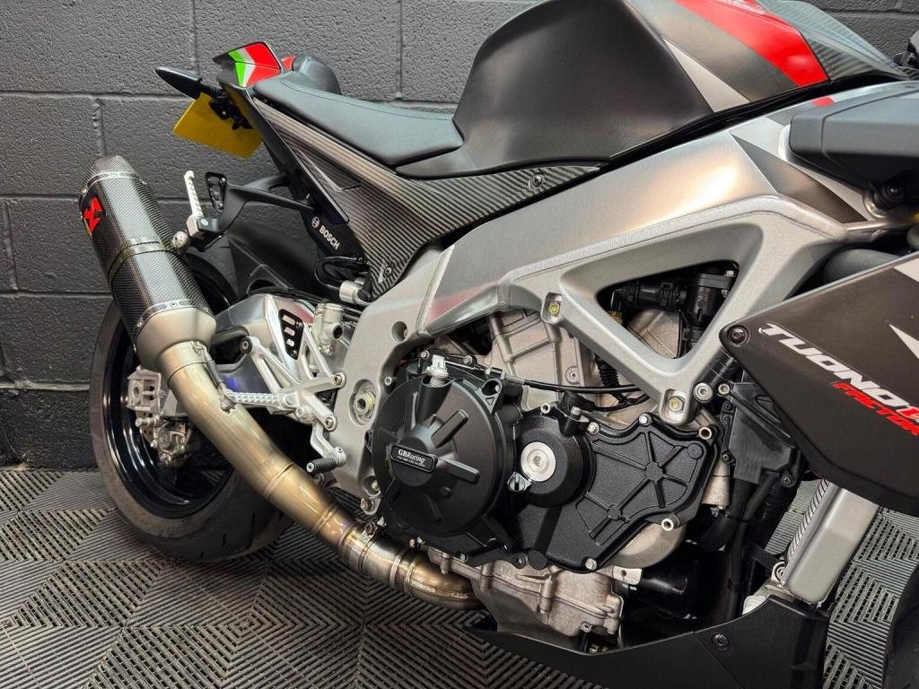 APRILIA Tuono 1100 V4