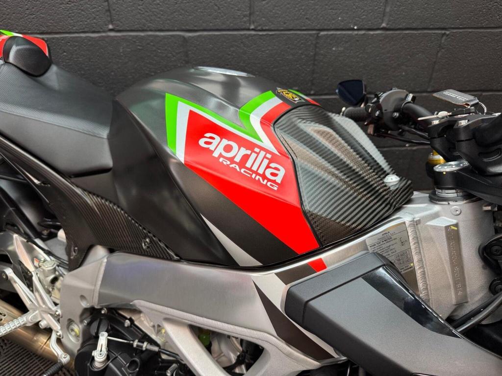 APRILIA Tuono 1100 V4