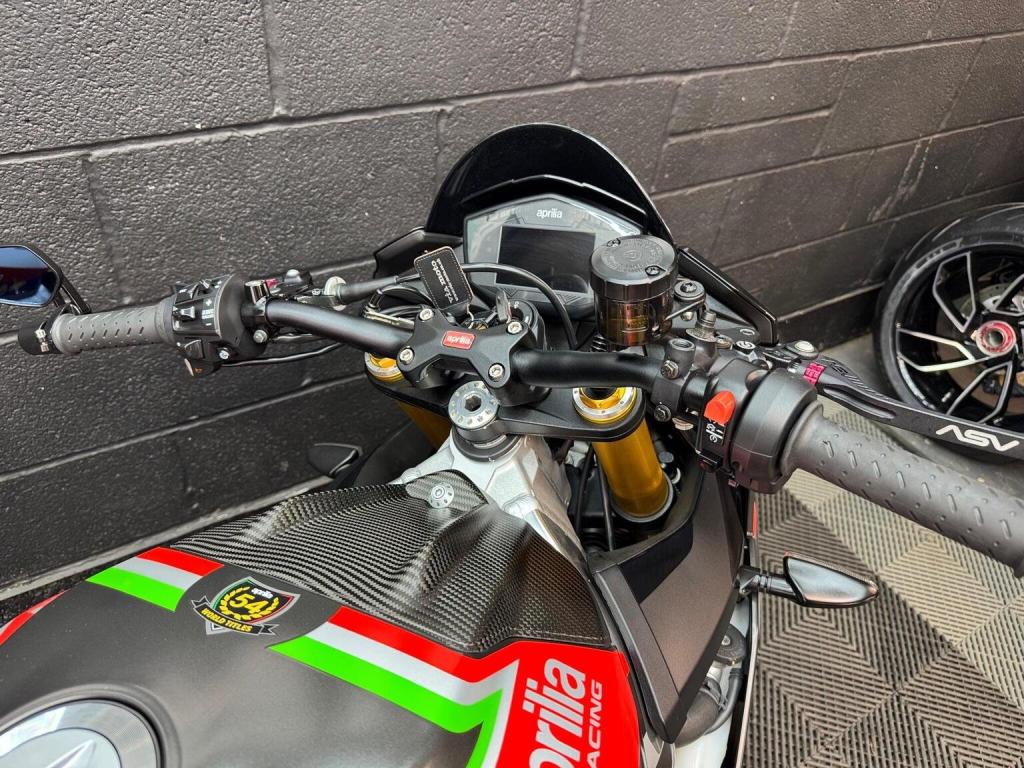 APRILIA Tuono 1100 V4