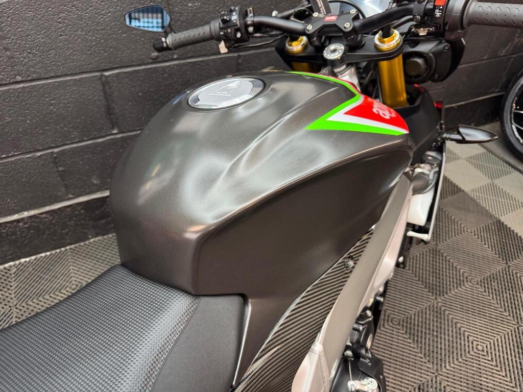 APRILIA Tuono 1100 V4