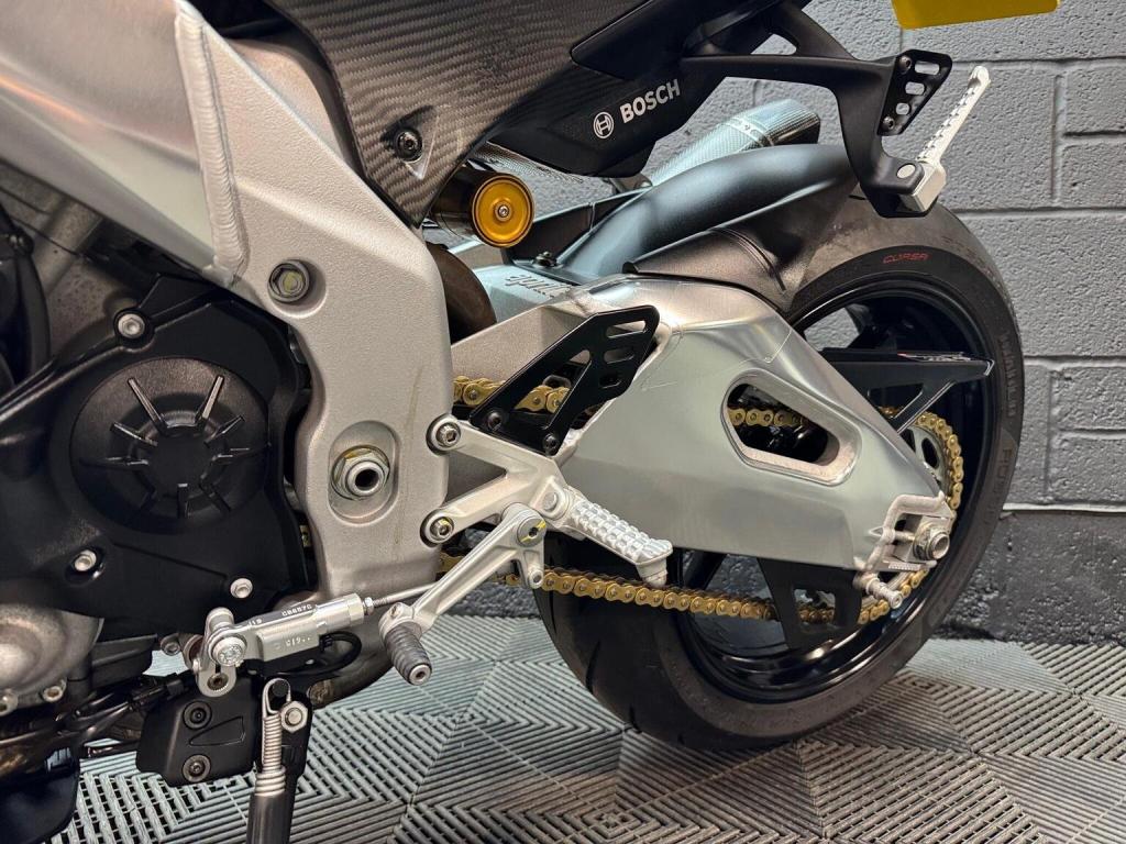 APRILIA Tuono 1100 V4