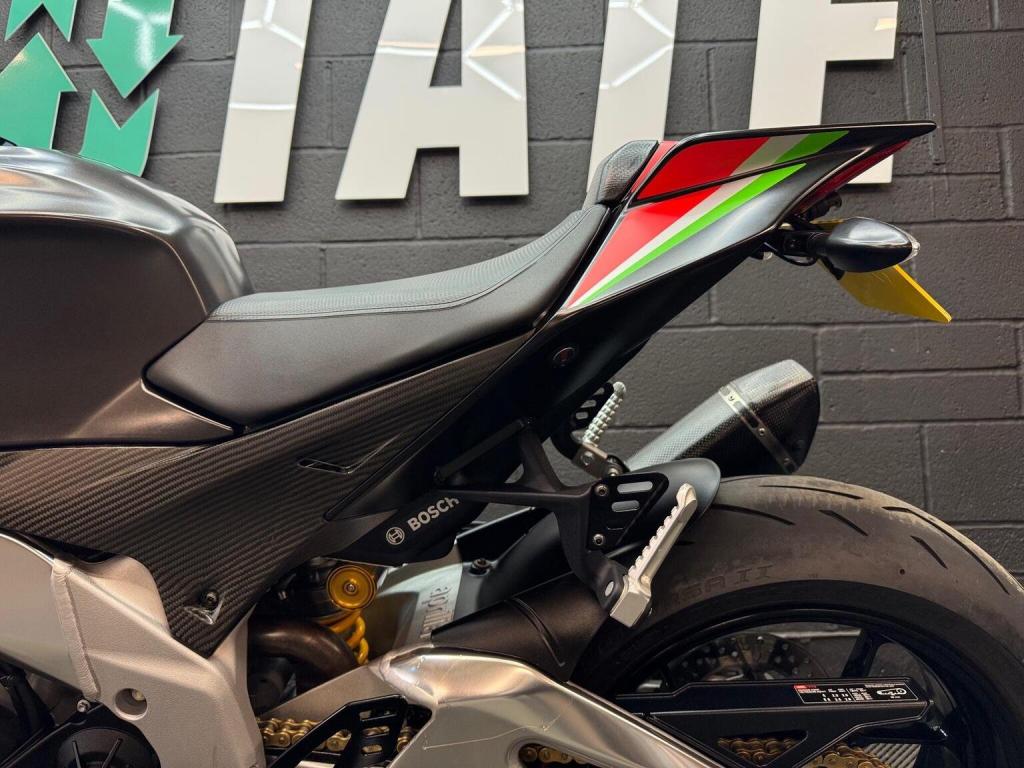 APRILIA Tuono 1100 V4