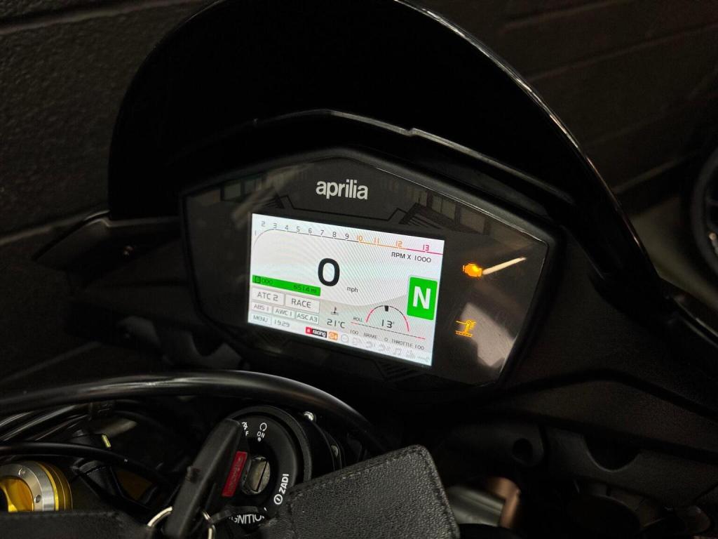 APRILIA Tuono 1100 V4