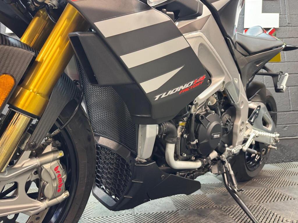 APRILIA Tuono 1100 V4