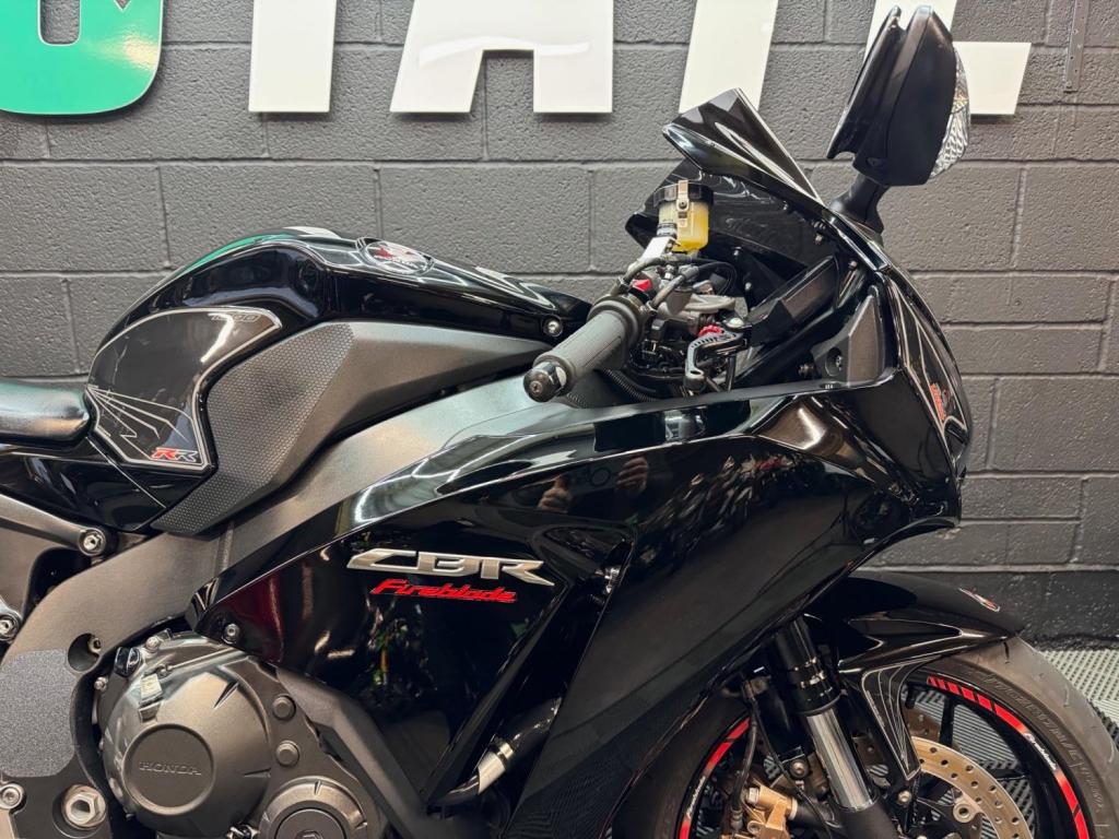 HONDA CBR1000RR Fireblade