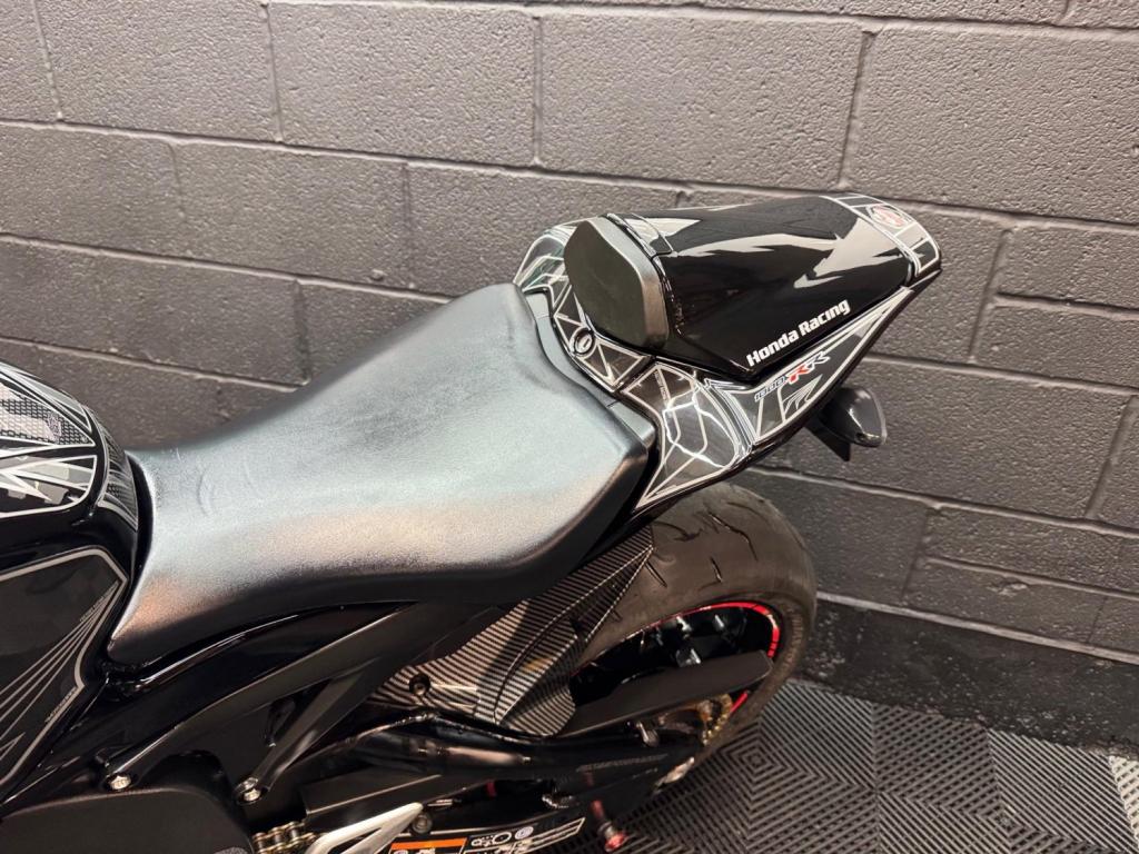 HONDA CBR1000RR Fireblade