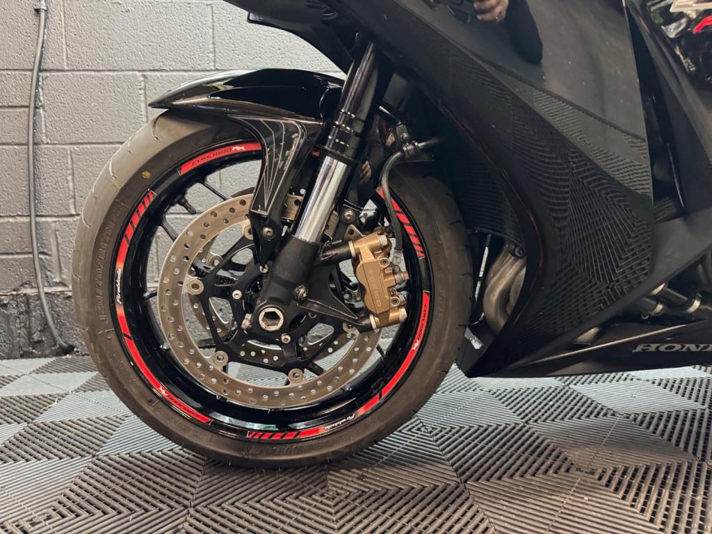 HONDA CBR1000RR Fireblade