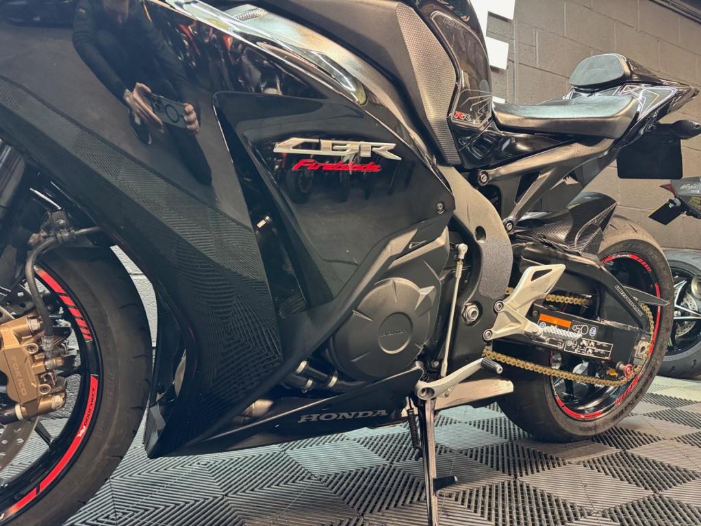 HONDA CBR1000RR Fireblade