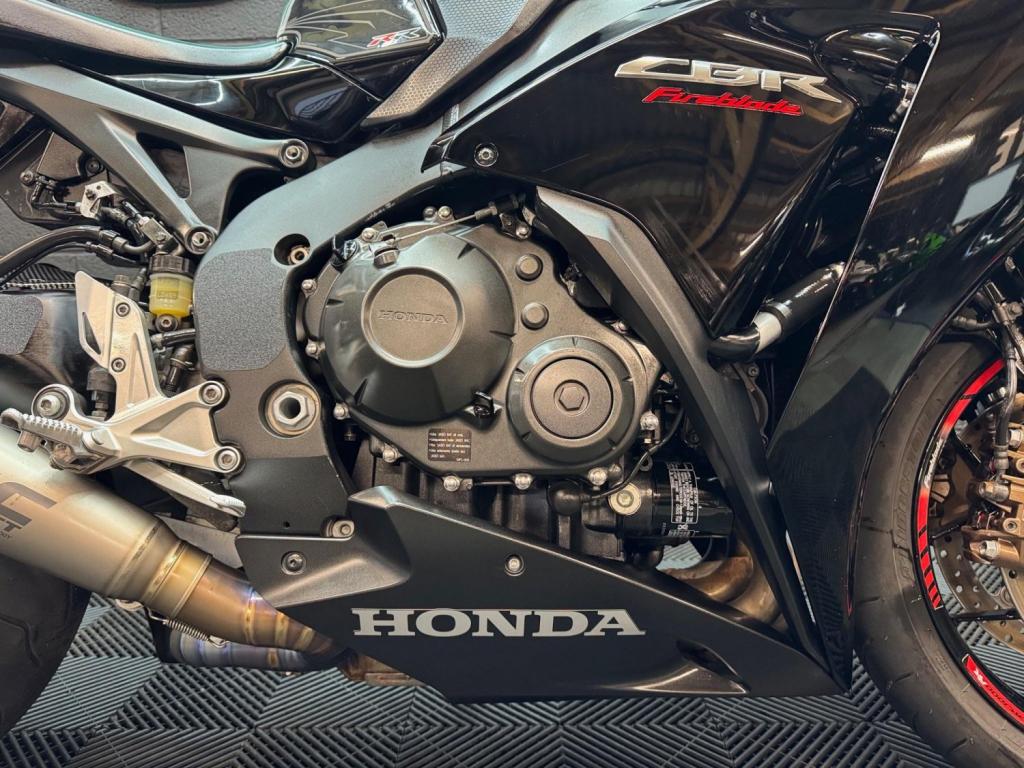 HONDA CBR1000RR Fireblade