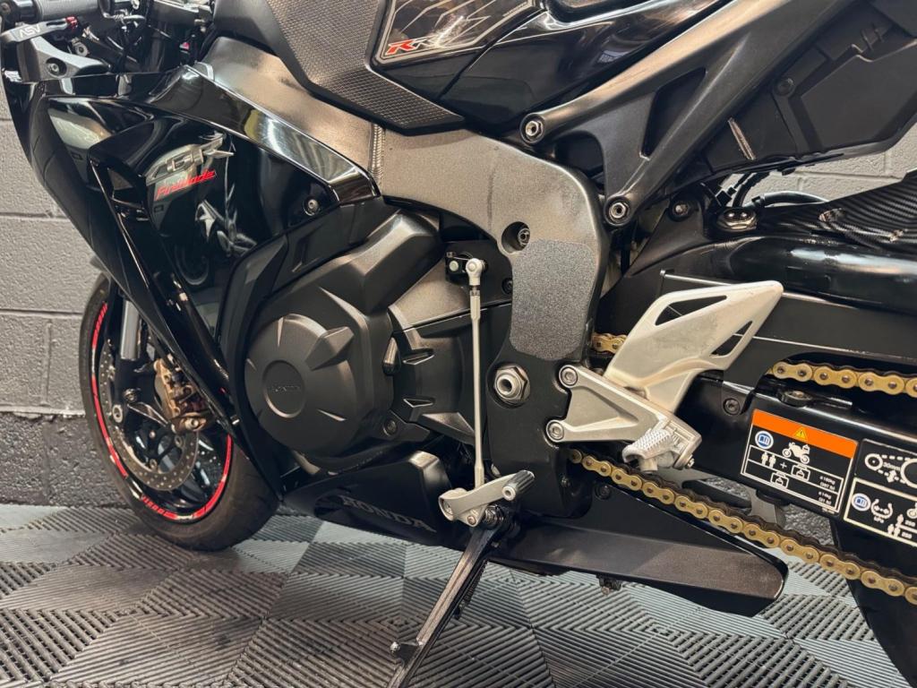 HONDA CBR1000RR Fireblade