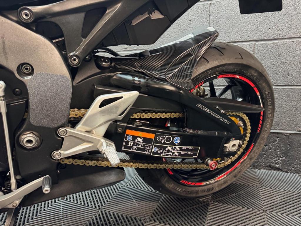 HONDA CBR1000RR Fireblade