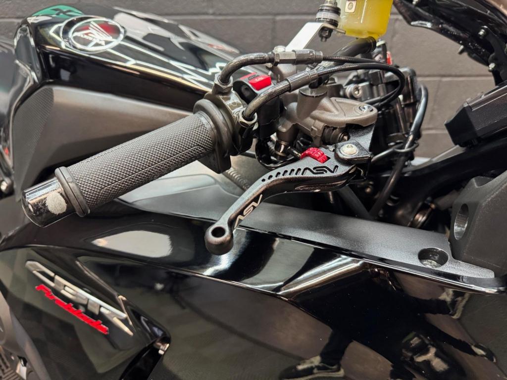 HONDA CBR1000RR Fireblade