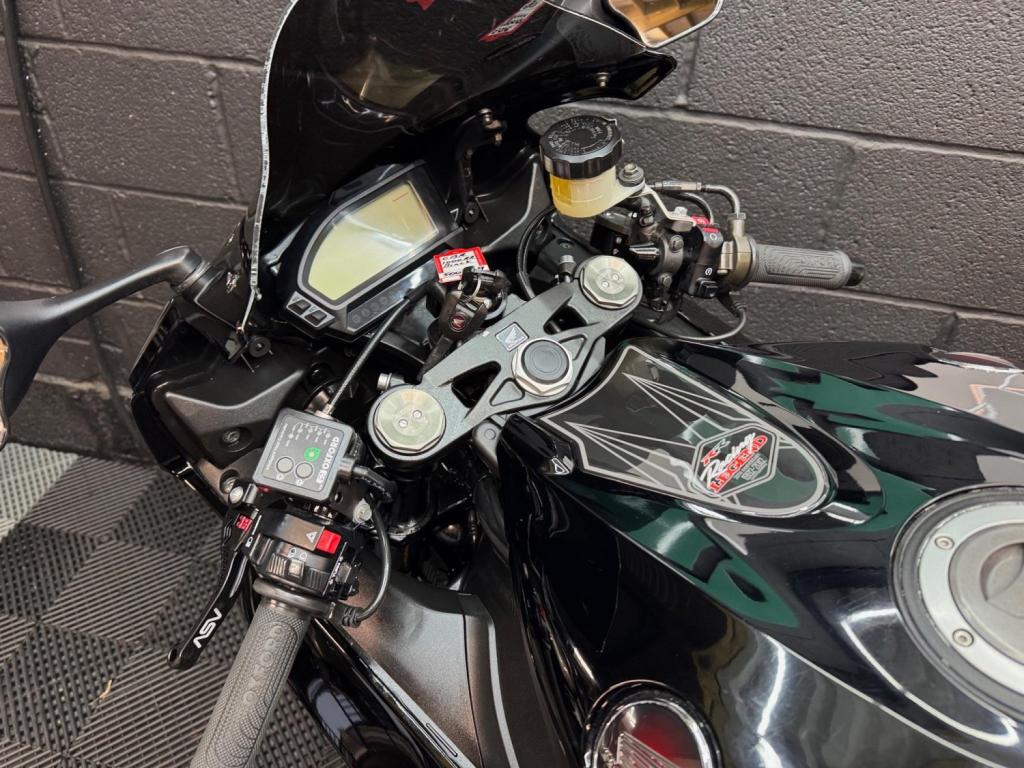 HONDA CBR1000RR Fireblade