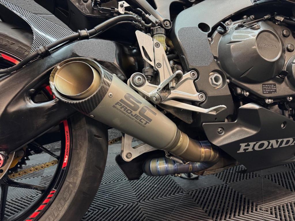 HONDA CBR1000RR Fireblade