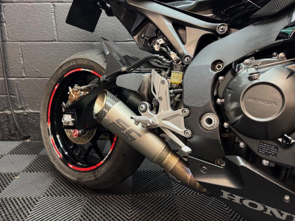 HONDA CBR1000RR Fireblade