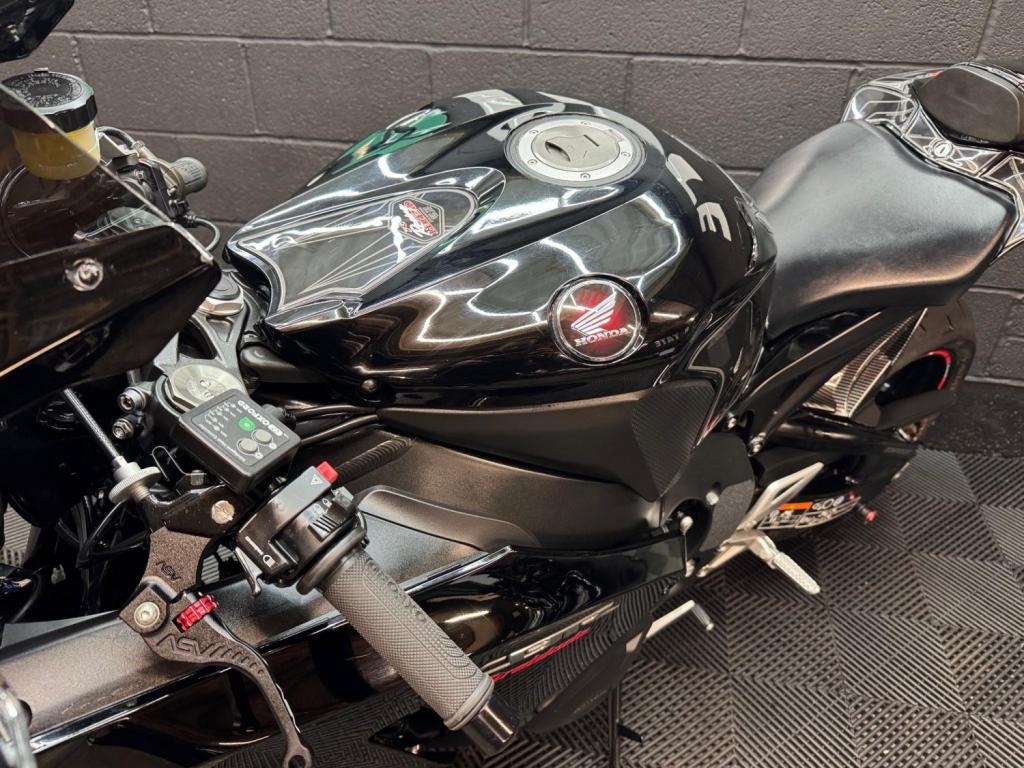 HONDA CBR1000RR Fireblade