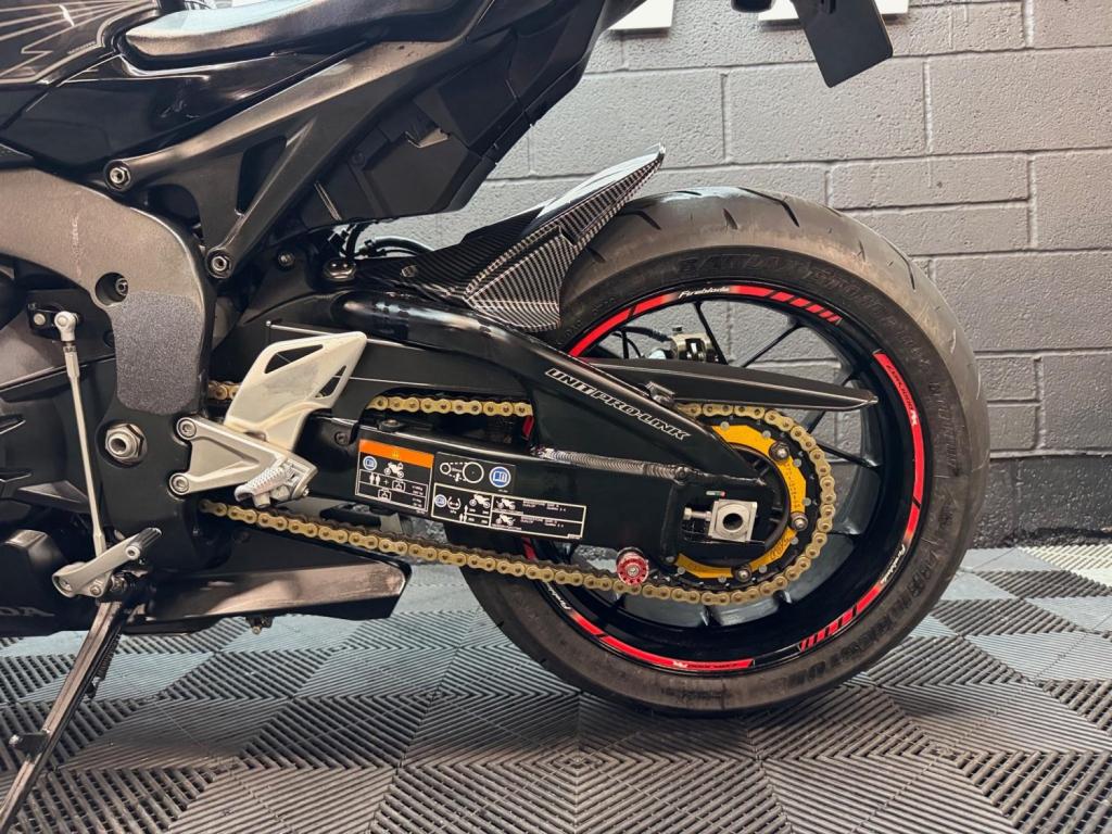 HONDA CBR1000RR Fireblade