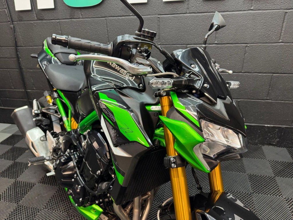 KAWASAKI Z900